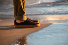 Load image into Gallery viewer, AREth Footwear Sol - Black and Gum
