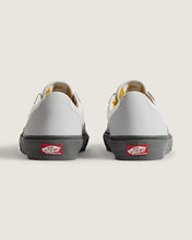 Load image into Gallery viewer, Vans Skate Curren Caples Grey