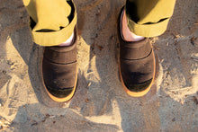 Load image into Gallery viewer, AREth Footwear Sol - Black and Gum