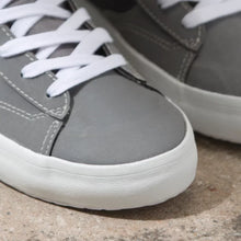 Load image into Gallery viewer, Vans Skate The Lizzie Synthetic Frost Gray/Asphalt