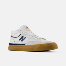 Load image into Gallery viewer, New Balance Numeric Franky Villani 417 White/Navy Blue
