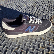 Load image into Gallery viewer, New Balance Numeric 272 Black/Blue
